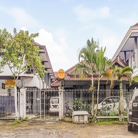 Spot On 90797 Sukun Syariah Homestay Malang Extérieur photo