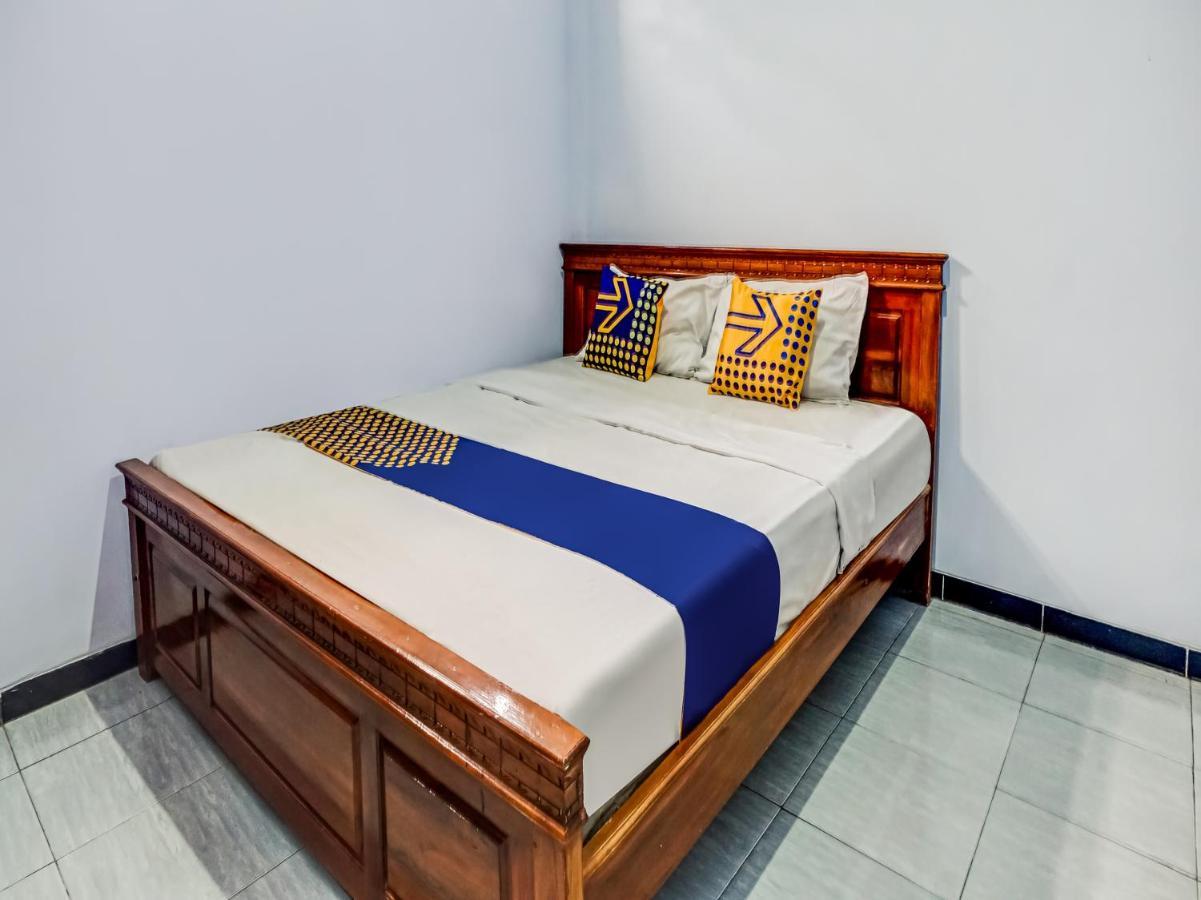 Spot On 90797 Sukun Syariah Homestay Malang Extérieur photo
