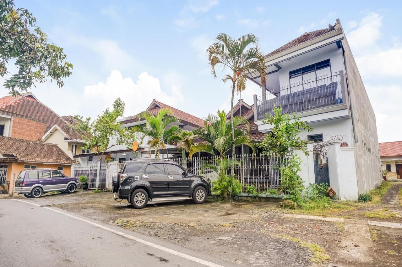Spot On 90797 Sukun Syariah Homestay Malang Extérieur photo