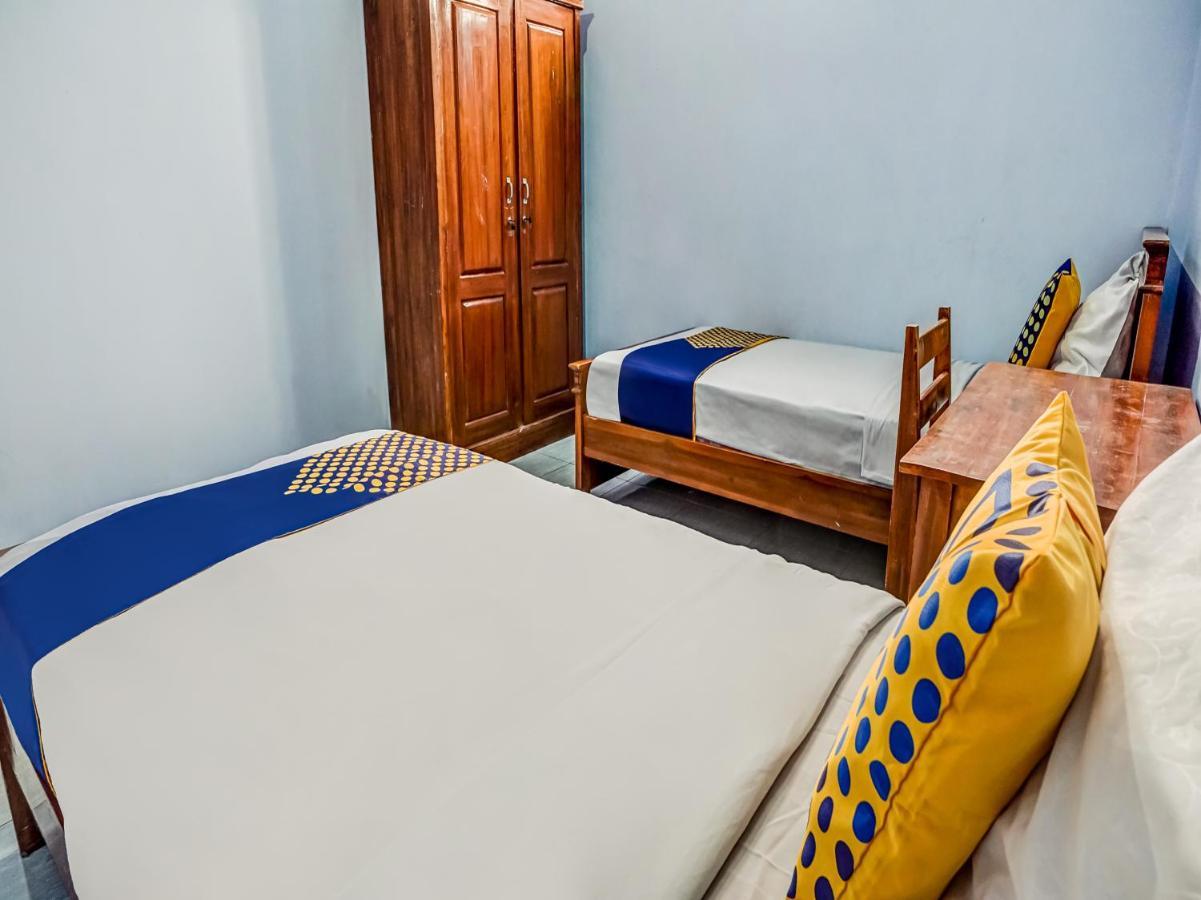 Spot On 90797 Sukun Syariah Homestay Malang Extérieur photo