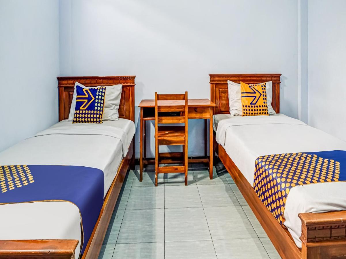 Spot On 90797 Sukun Syariah Homestay Malang Extérieur photo