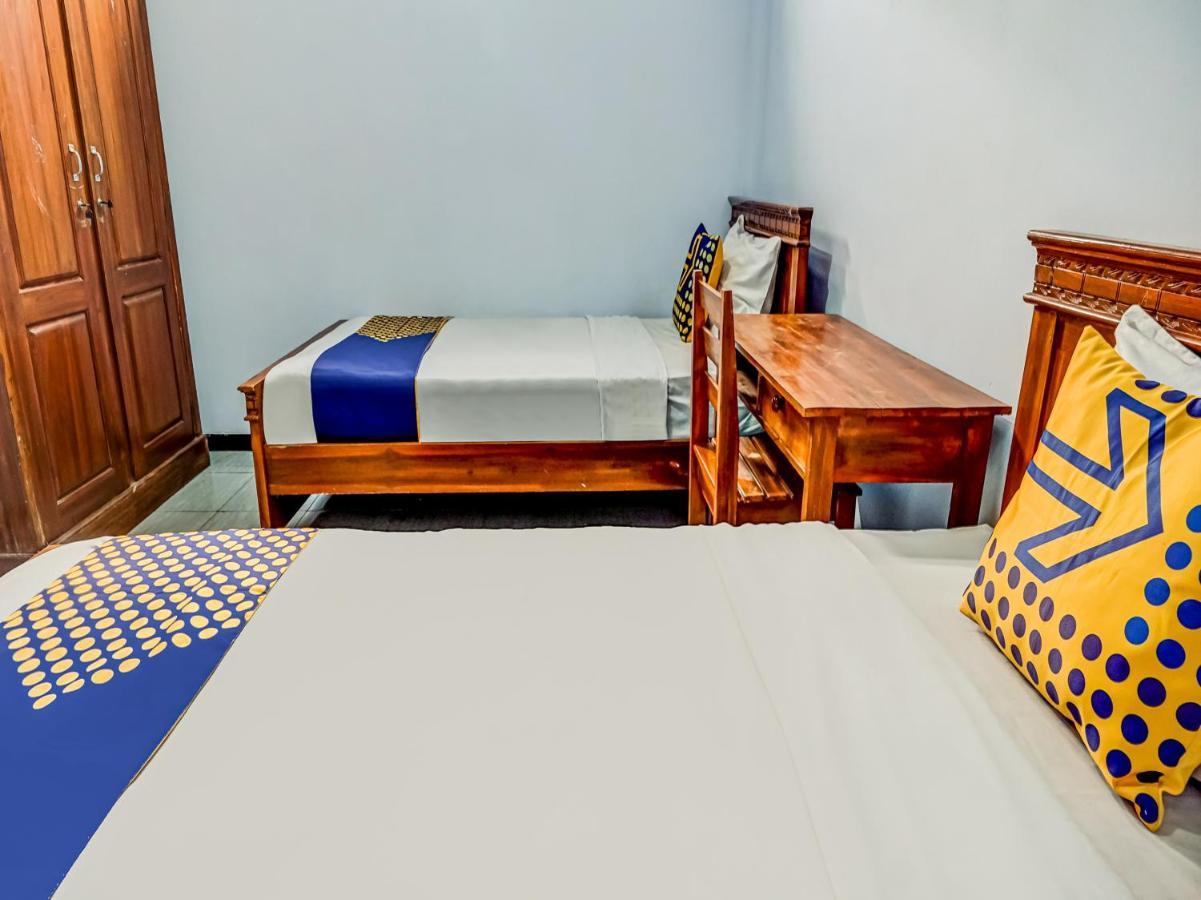 Spot On 90797 Sukun Syariah Homestay Malang Extérieur photo