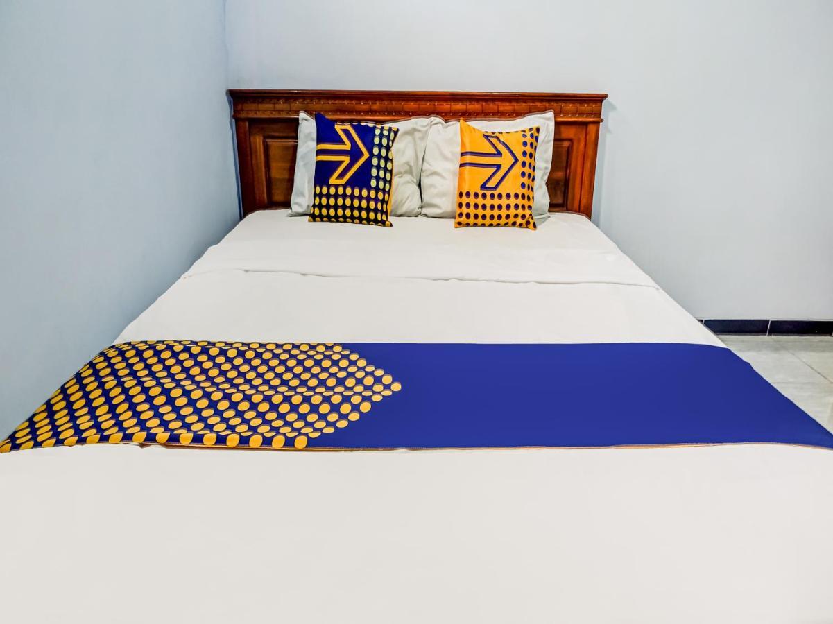 Spot On 90797 Sukun Syariah Homestay Malang Extérieur photo